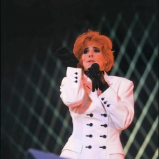 mylene-farmer-concert-pour-sos-racisme-la-cinq-15-juillet-1987-011