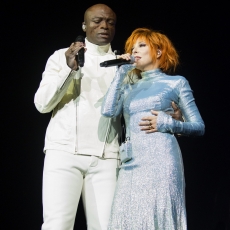 Seal et Mylène Farmer chantent "Les mots" - Nevermore - Stade de France - 27 septembre 2024 - Photographe : Claude Gassian