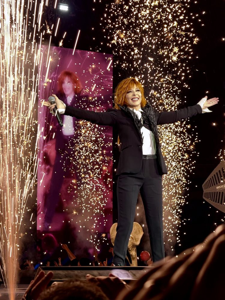 Mylène Farmer chante Rallumer les étoiles - Nevermore - Stade de France - 27 septembre 2024 - Photo : @benjamin_gate