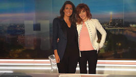Anne-Claire Coudray et Mylène Farmer sur le plateau du JT de TF1 le 11 mars 2018